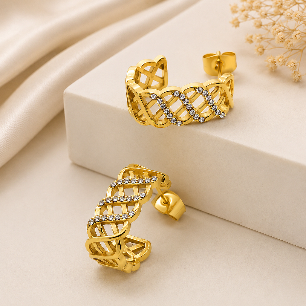 ARETES  COLGANTES DORADOS CALADOS