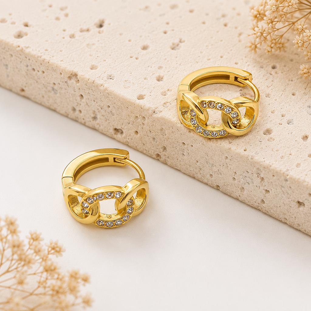 ARETES DORADOS  CON DIAMANTES CHIQUITOS